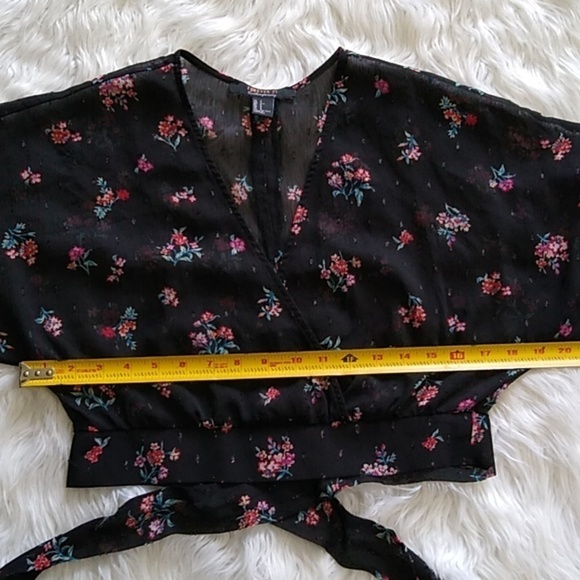 Forever 21 Contemporary Sheer Floral Cropped Kimono Sleeve Top Size - S - Picture 9 of 11